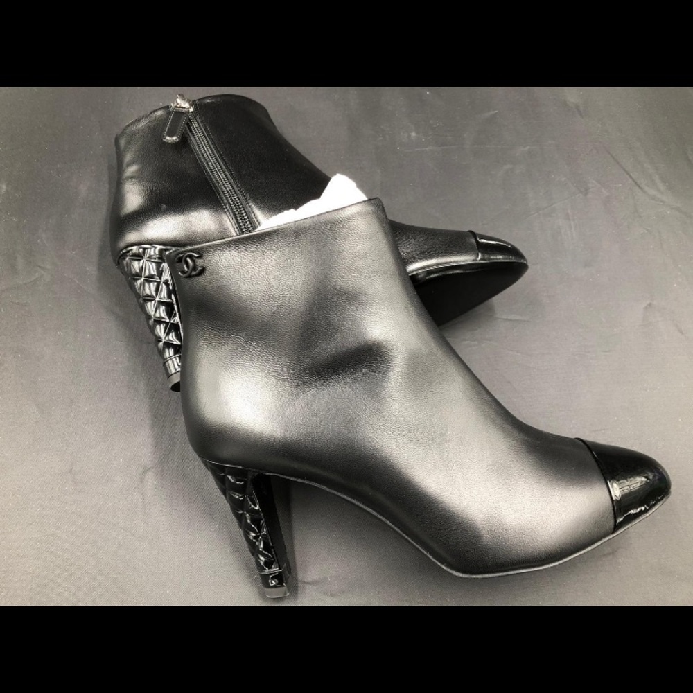 Authentic Chanel leather short boots - Picture 5 of 5